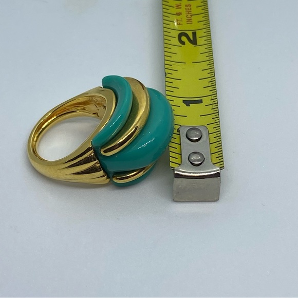 Vintage KJL Faux Turquoise Coral and Gold Ribbed Statement Ring - Picture 5 of 6